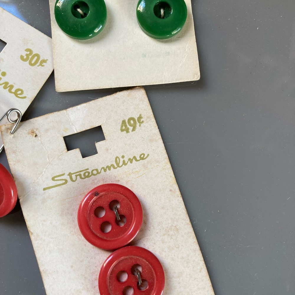 Vintage Buttons Sewing Supplies - Picture 6 of 7